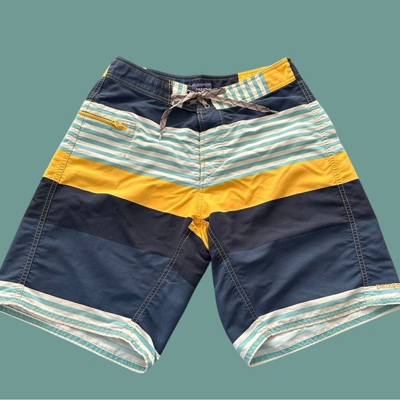 Patagonia Mens size 30 Nylon Striped Board Shorts Swimwear 9” Surfing Swim Blue